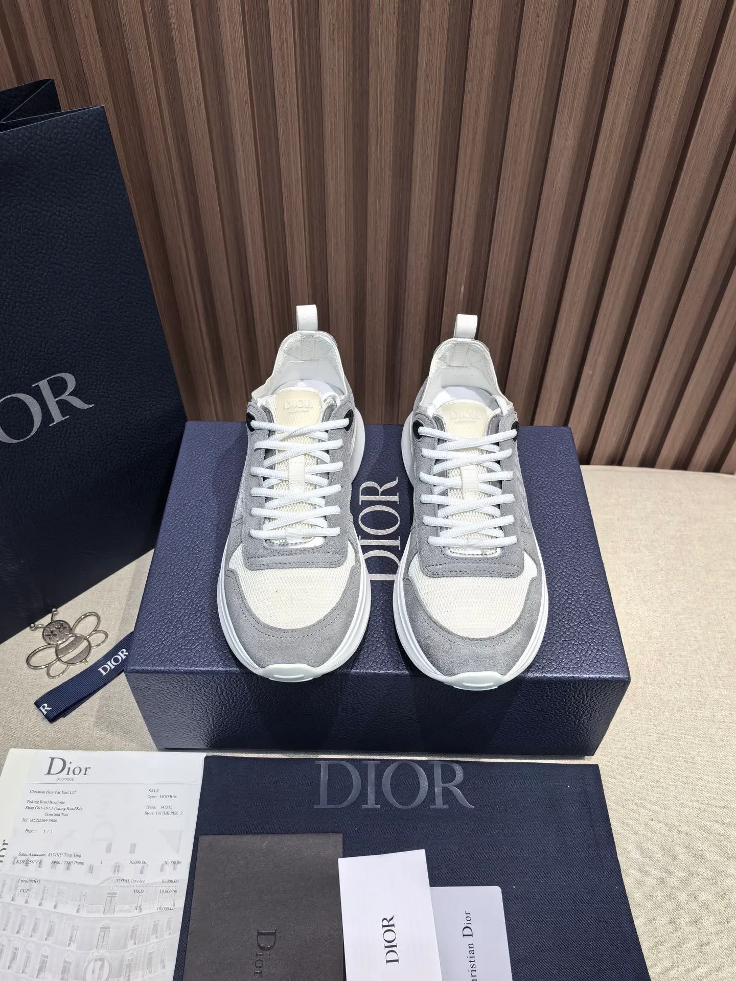 Factory price: 440💰 🔍Top purchasing agent🇮🇹 Dior's super-popular sports shoes, popular for street men, are synchronized with the new product counters. The uppers are made of Italian original imported cowhide and matched with D's customized fabrics. It is a must-have for fashionistas. The complex craftsmanship is perfectly reproduced. Imported soft cowhide foot pads, soles: original soles specially provided by the original factory, exclusive movable molded soles are super comfortable, original factory follow-up goods, 🔍🔍high quality, you can enter and exit the counter at will, welcome to compare, code number 38-45 (46 can be customized and cannot be returned or exchanged)